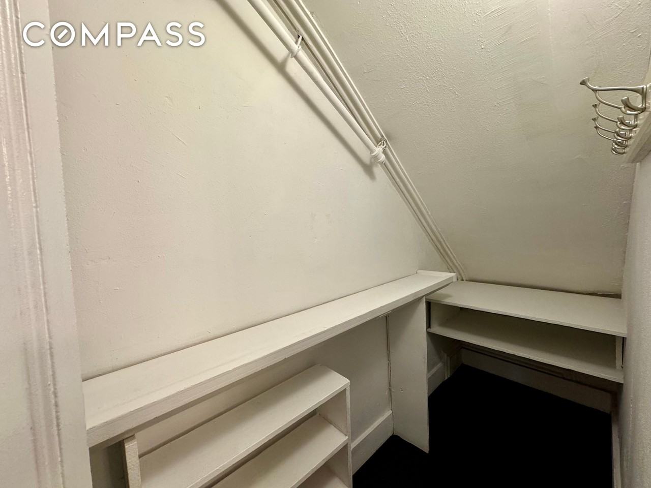 346 State St - Photo 6 of 10