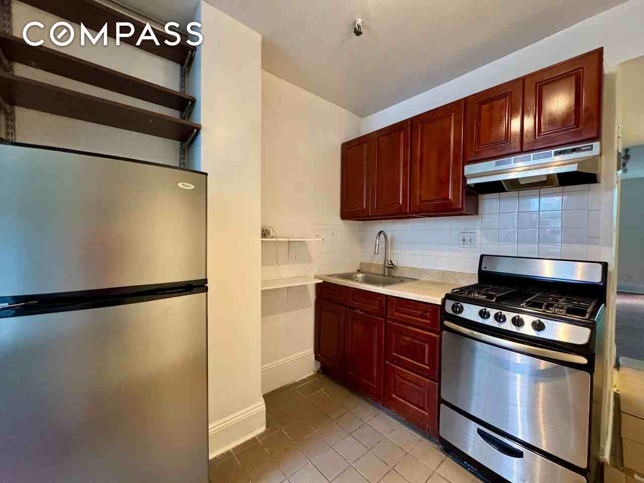 346 State St - Photo 7 of 10