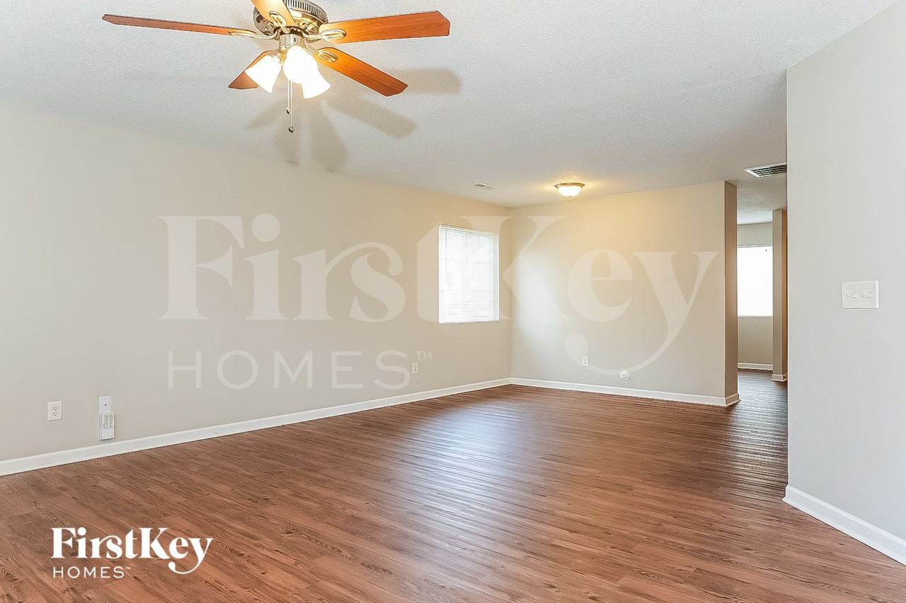 5105 Mallison Way - Photo 3 of 15