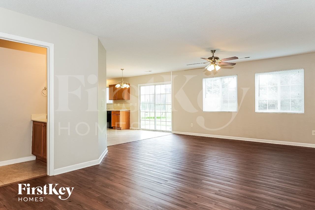 5105 Mallison Way - Photo 4 of 15