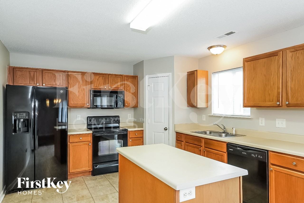 5105 Mallison Way - Photo 5 of 15