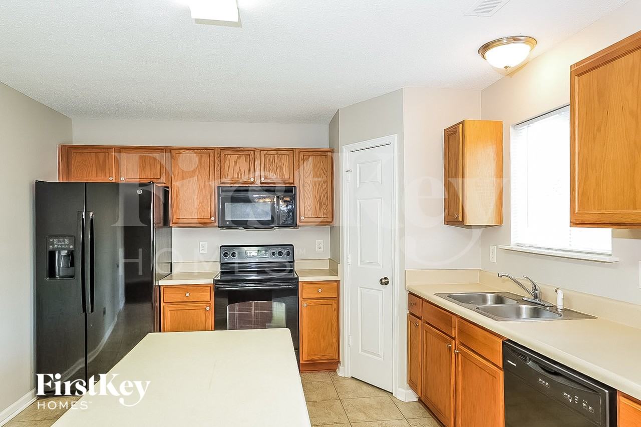 5105 Mallison Way - Photo 6 of 15