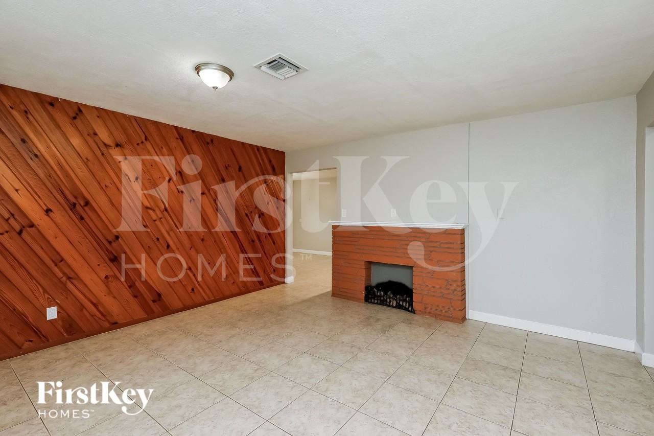 4620 Swave - Photo 2 of 16