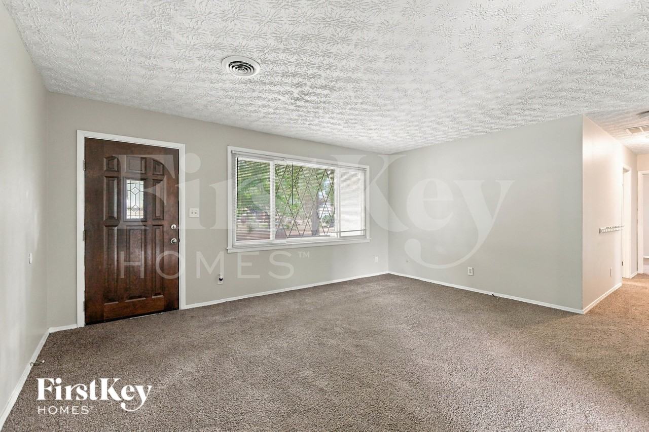 4455 Stuart Dr - Photo 2 of 15