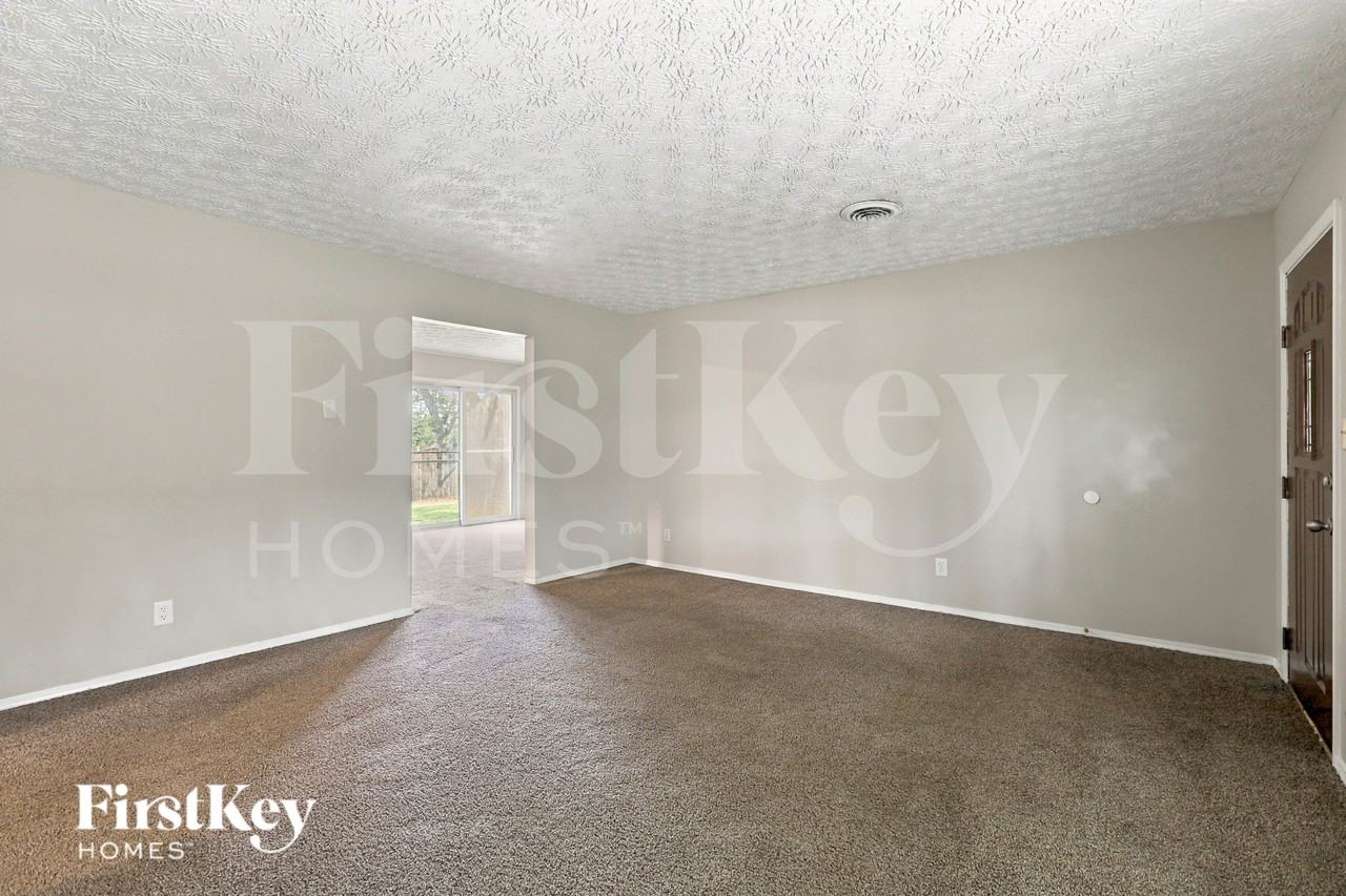 4455 Stuart Dr - Photo 3 of 15
