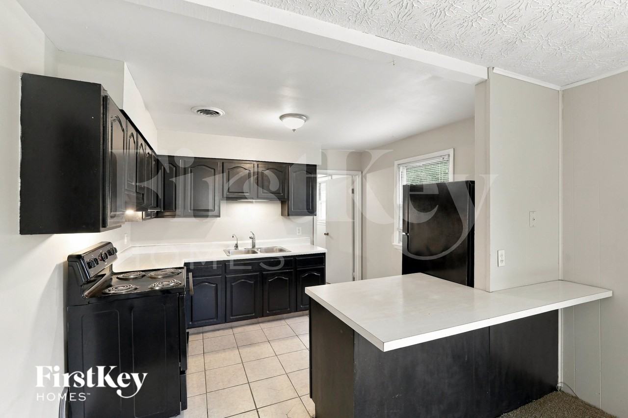 4455 Stuart Dr - Photo 5 of 15