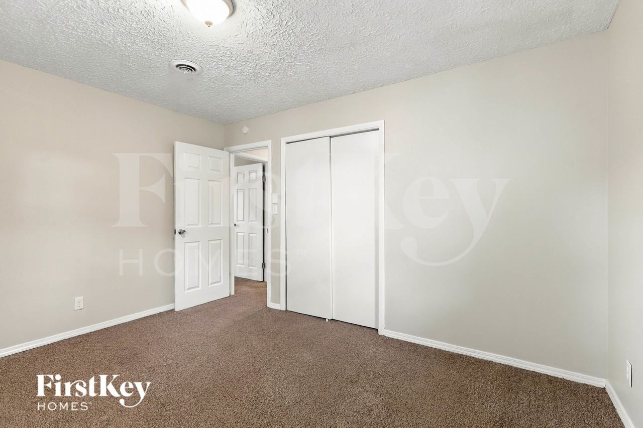 4455 Stuart Dr - Photo 7 of 15