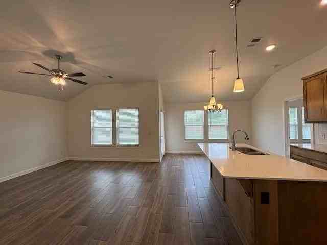 8608 Martin Ln - Photo 4 of 32
