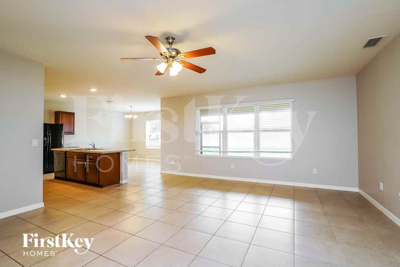 4333 Sw 9th Pl - Photo 3 of 17