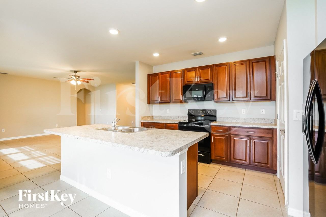 4333 Sw 9th Pl - Photo 6 of 17