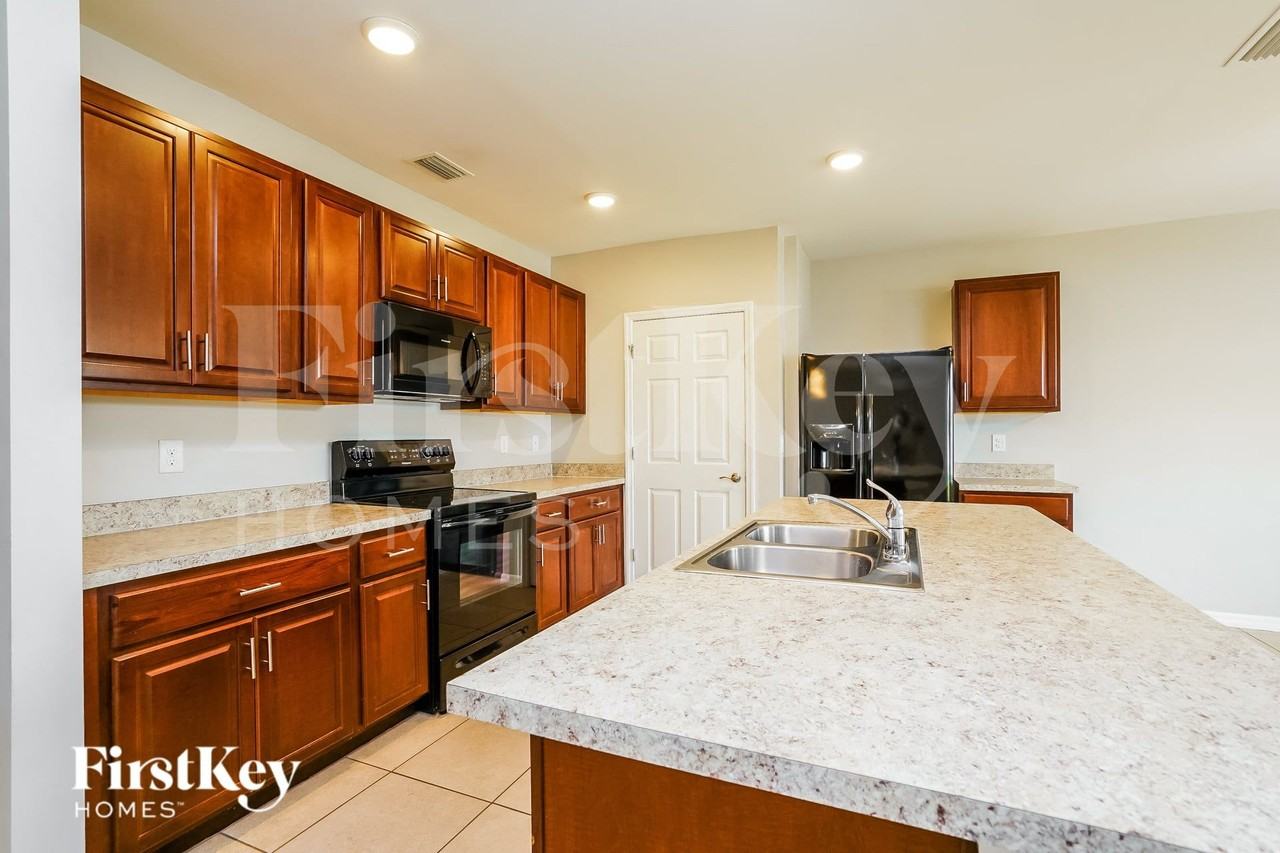 4333 Sw 9th Pl - Photo 7 of 17