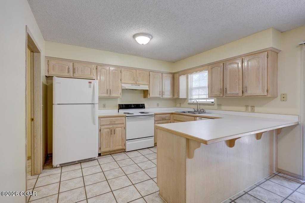 1653 Mayberry Dr - Photo 4 of 13