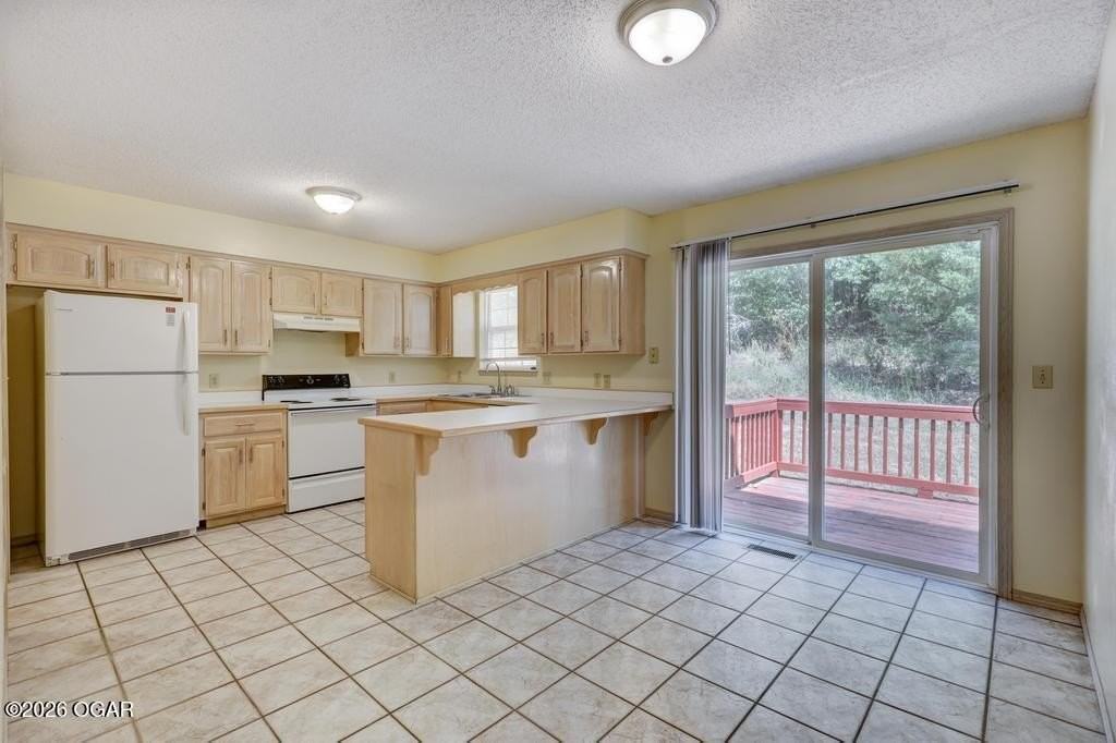 1653 Mayberry Dr - Photo 5 of 13