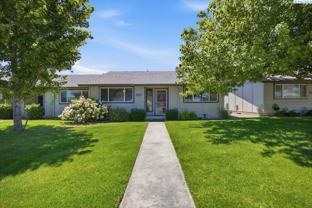 2419 W Grand Ronde Pl #D - Photo 1 of 1