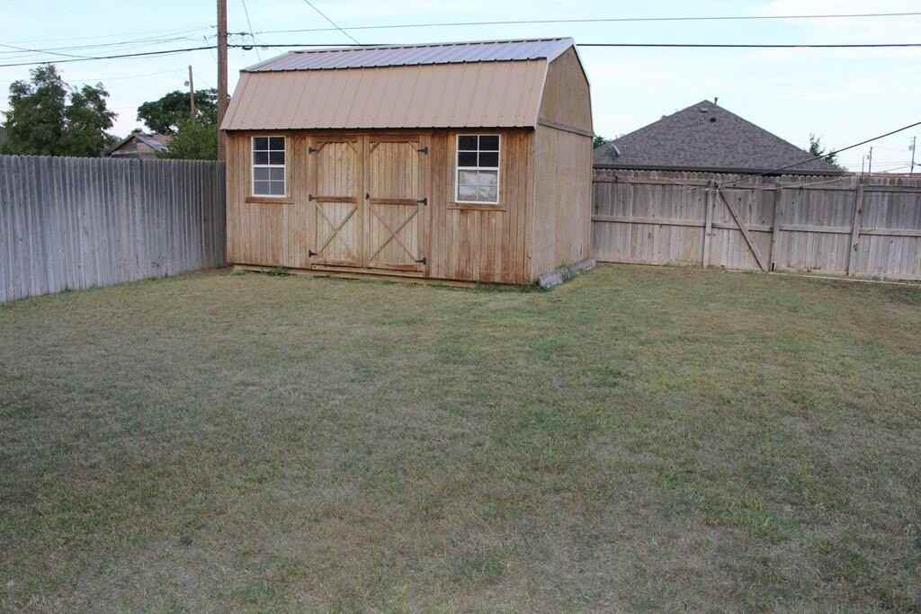 800 N Dallas St - Photo 2 of 9