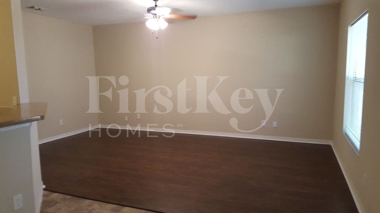 3978 N Biscayne Dr - Photo 2 of 13