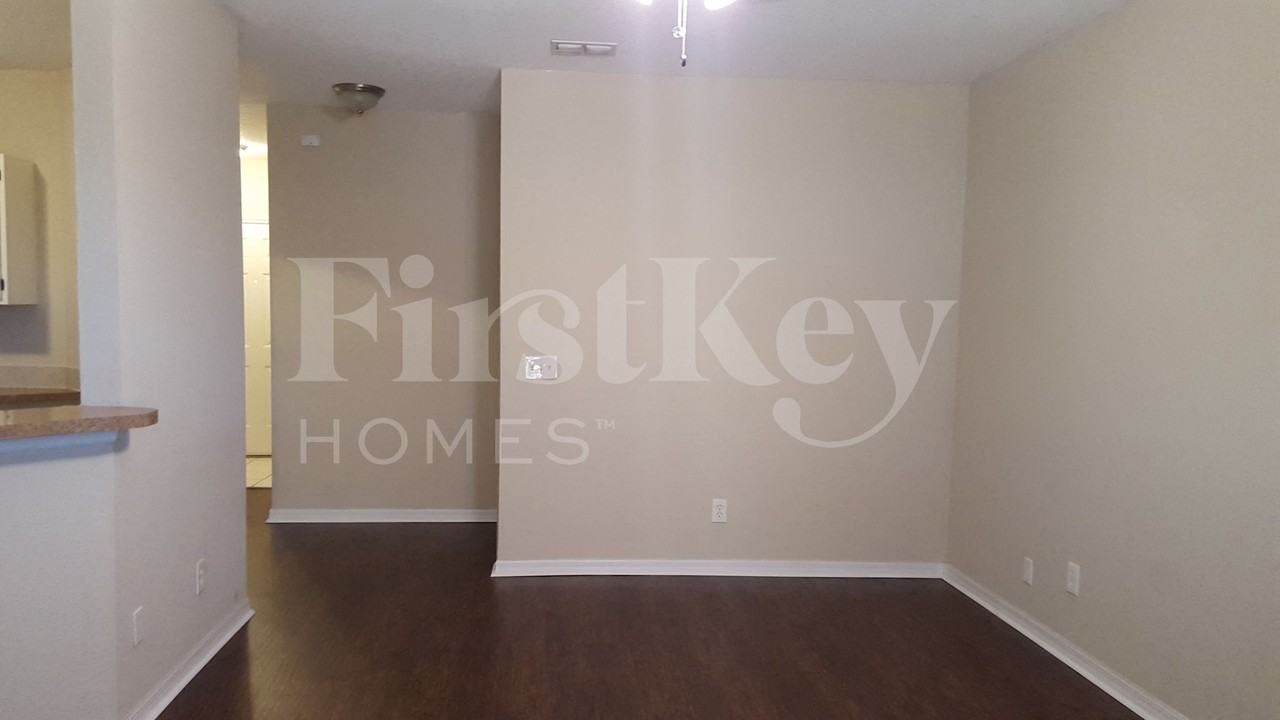 3978 N Biscayne Dr - Photo 3 of 13