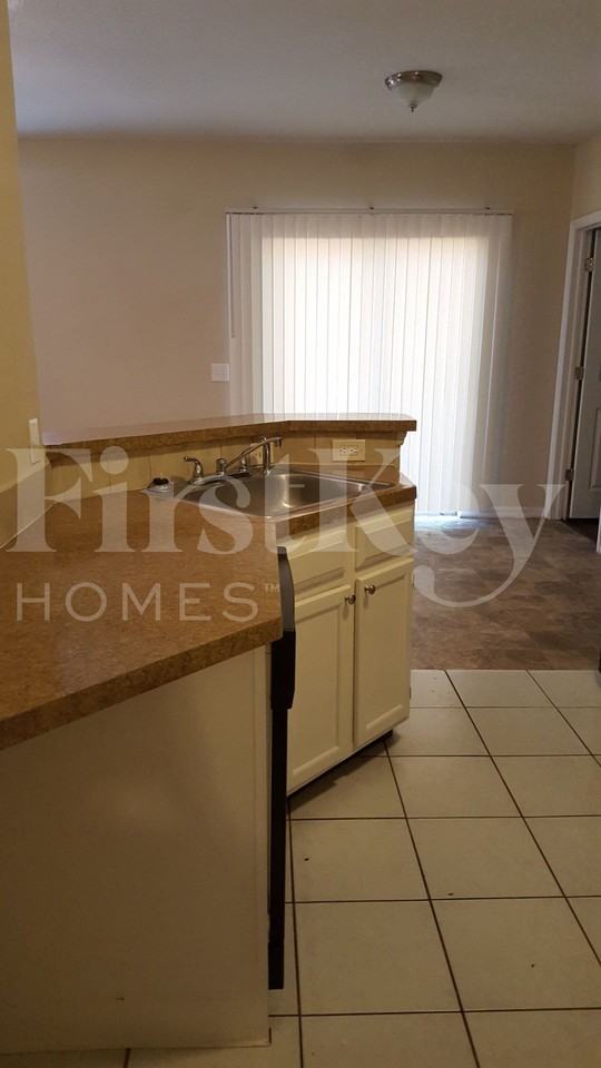 3978 N Biscayne Dr - Photo 6 of 13