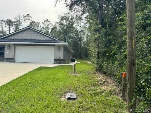 8534 N Wallingford Ave - Photo 3 of 12