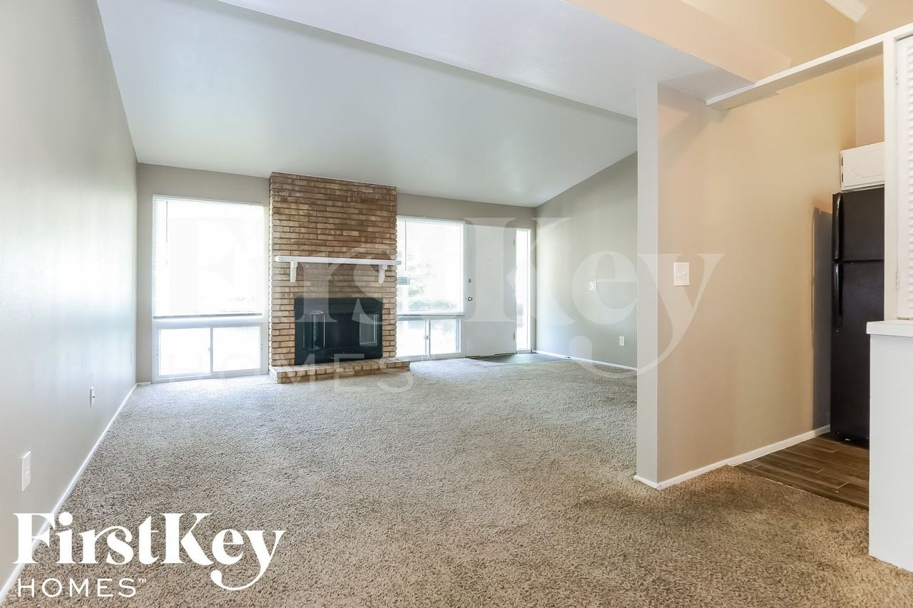 3060 Blackwood Dr - Photo 3 of 15