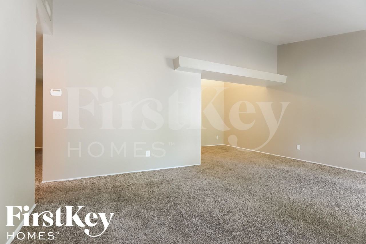 3060 Blackwood Dr - Photo 4 of 15