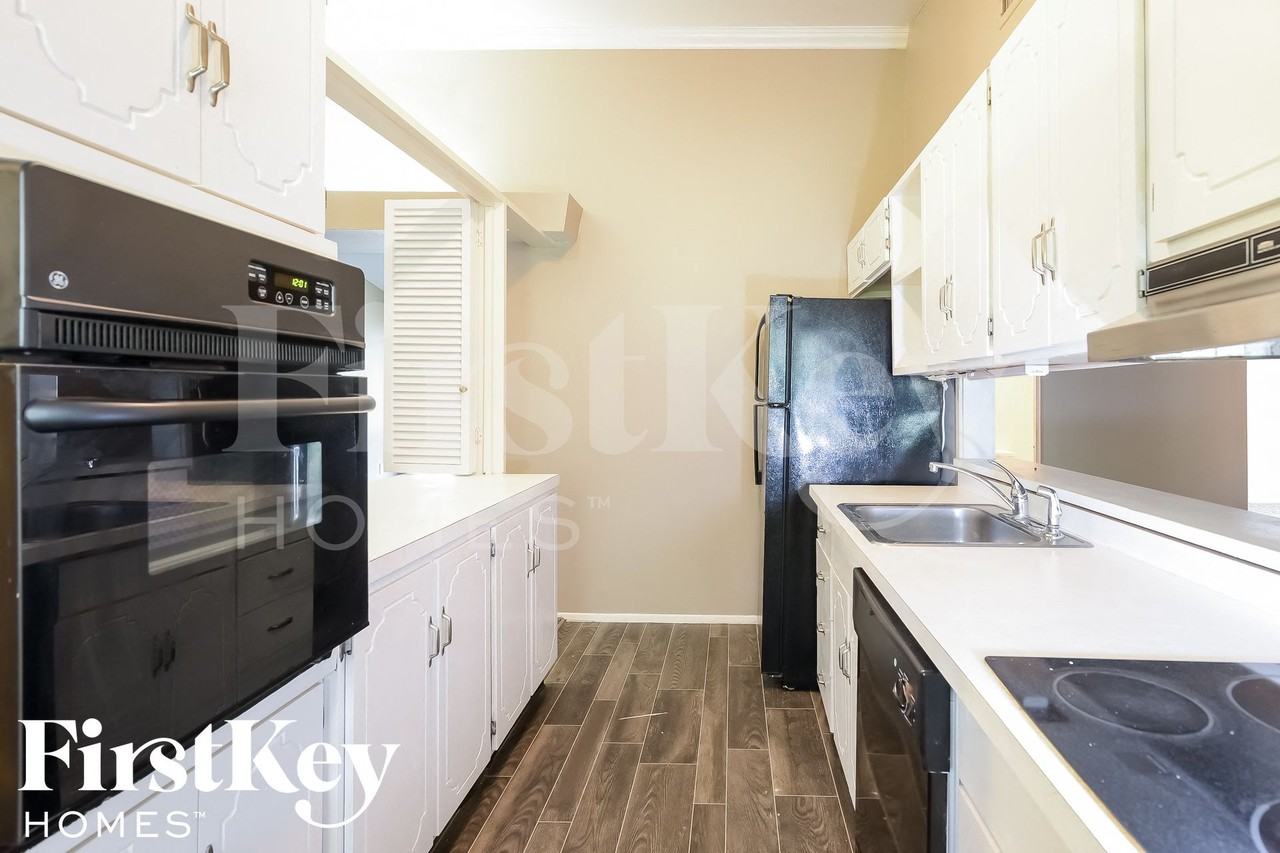 3060 Blackwood Dr - Photo 6 of 15