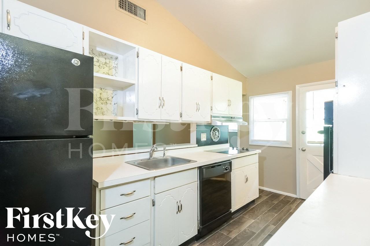 3060 Blackwood Dr - Photo 7 of 15