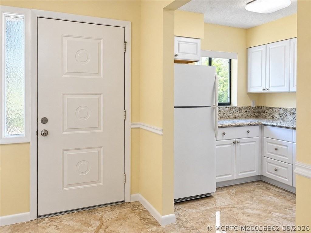 1697 Sw Crossing Cir - Photo 4 of 25