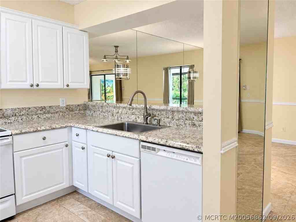 1697 Sw Crossing Cir - Photo 5 of 25