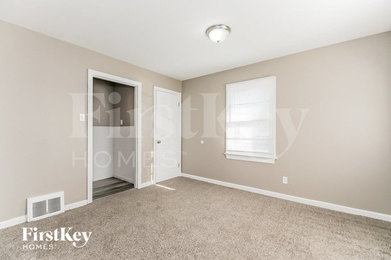 275 Saint Ferdinand St - Photo 4 of 15