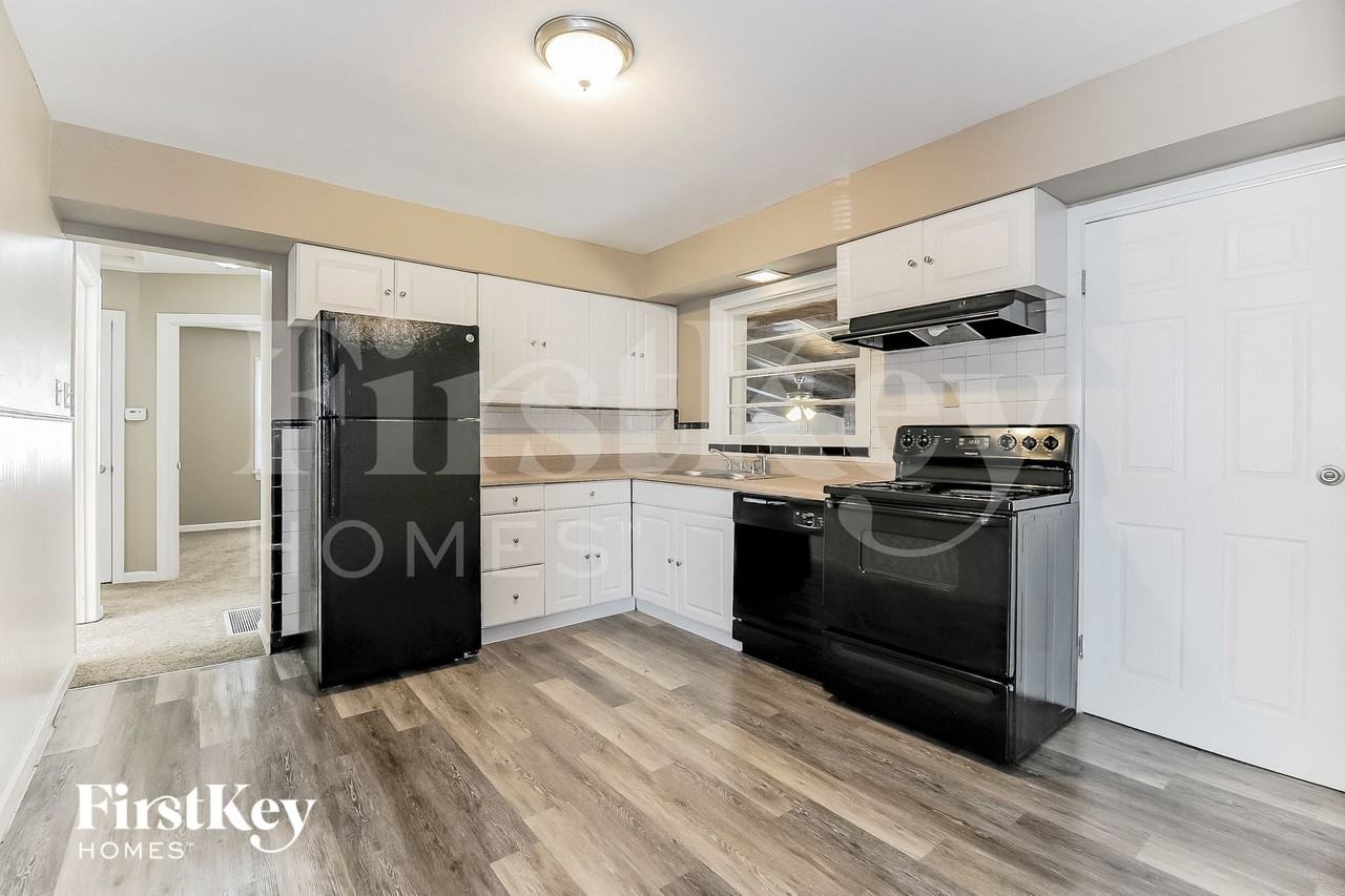 275 Saint Ferdinand St - Photo 5 of 15