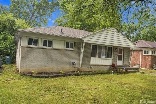 21721 Sussex St - Photo 2 of 35