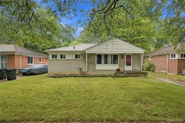 21721 Sussex St - Photo 3 of 35