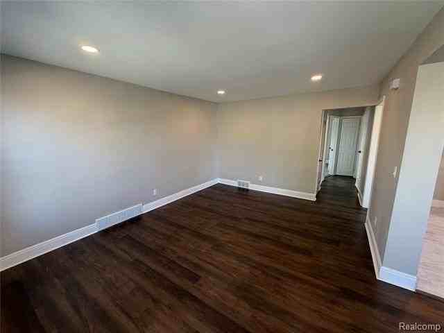 6919 Archdale St - Photo 3 of 32