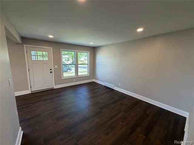 6919 Archdale St - Photo 4 of 32