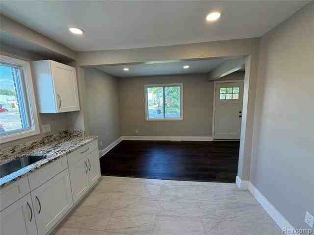 6919 Archdale St - Photo 7 of 32