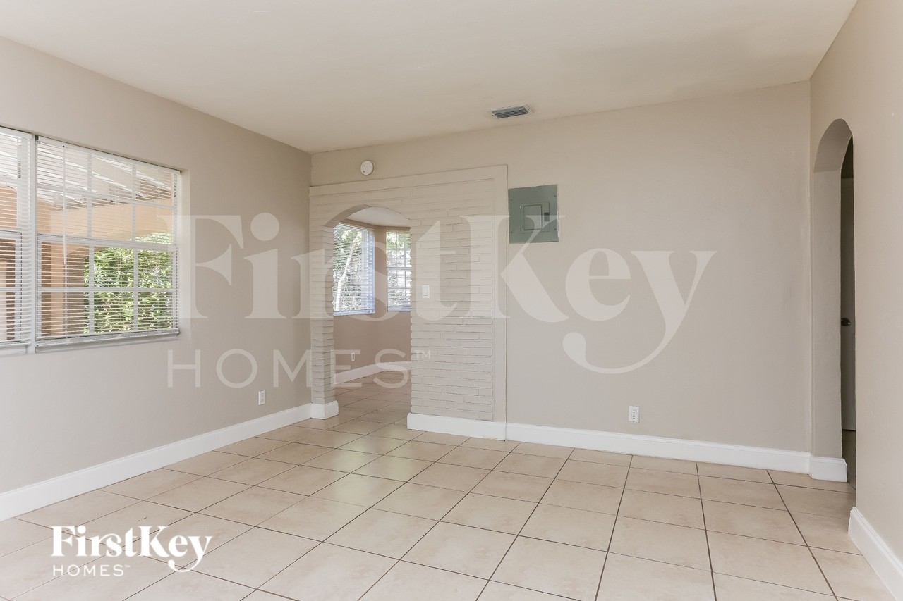 2621 Fletcher Ct - Photo 4 of 15