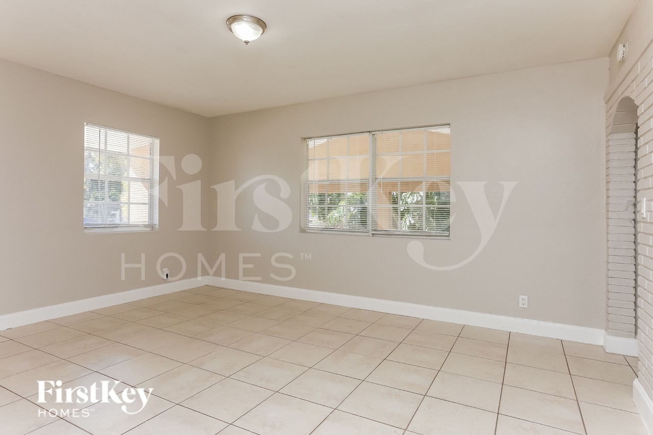 2621 Fletcher Ct - Photo 6 of 15