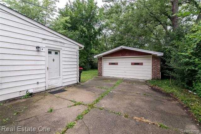28051 Stuart Ave - Photo 5 of 31