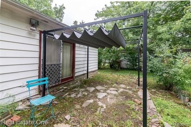 28051 Stuart Ave - Photo 6 of 31