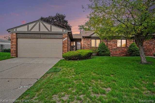 4967 N Grand Oaks Dr