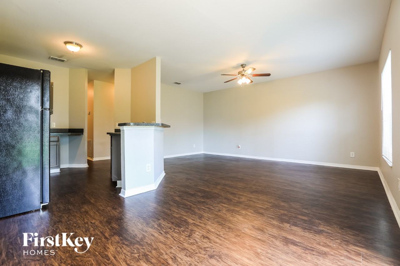 2606 Atwater Dr - Photo 2 of 15
