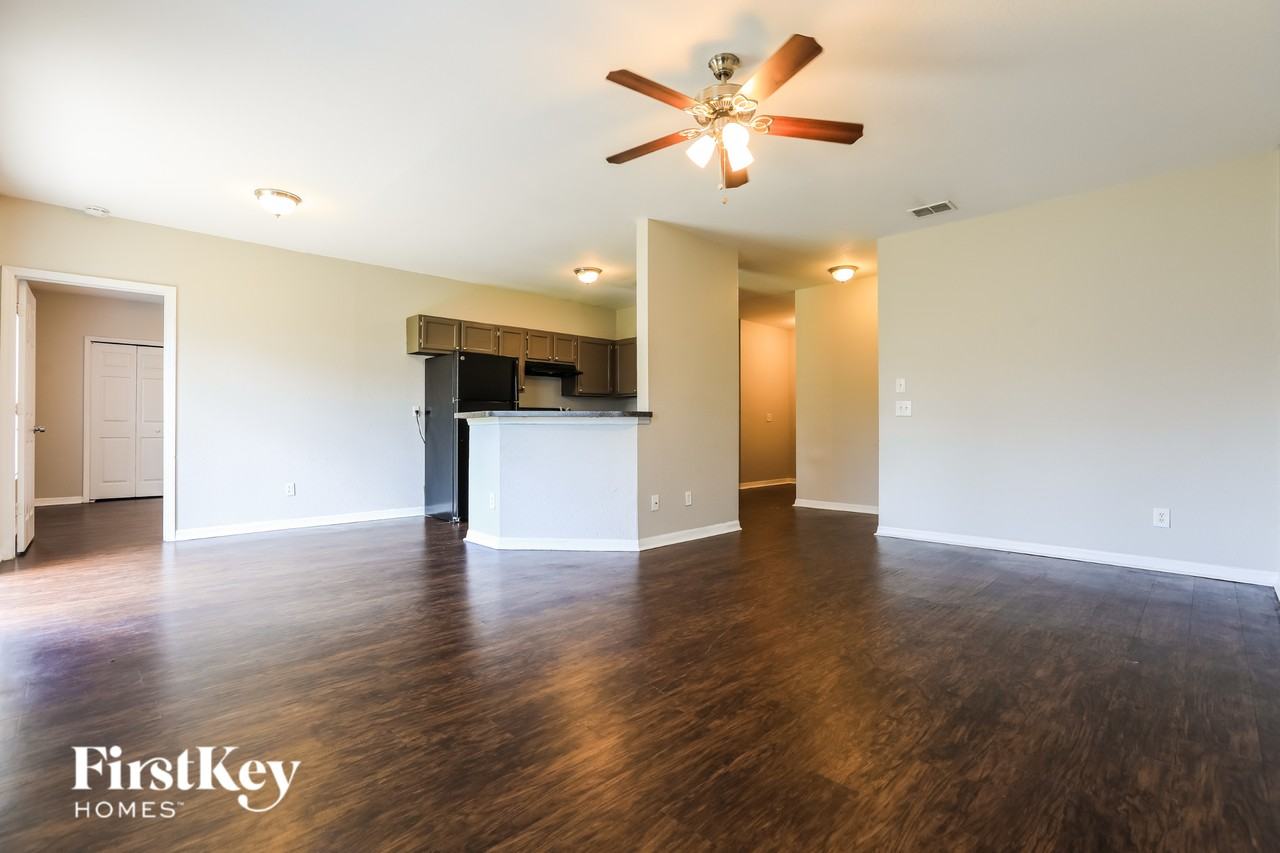 2606 Atwater Dr - Photo 3 of 15