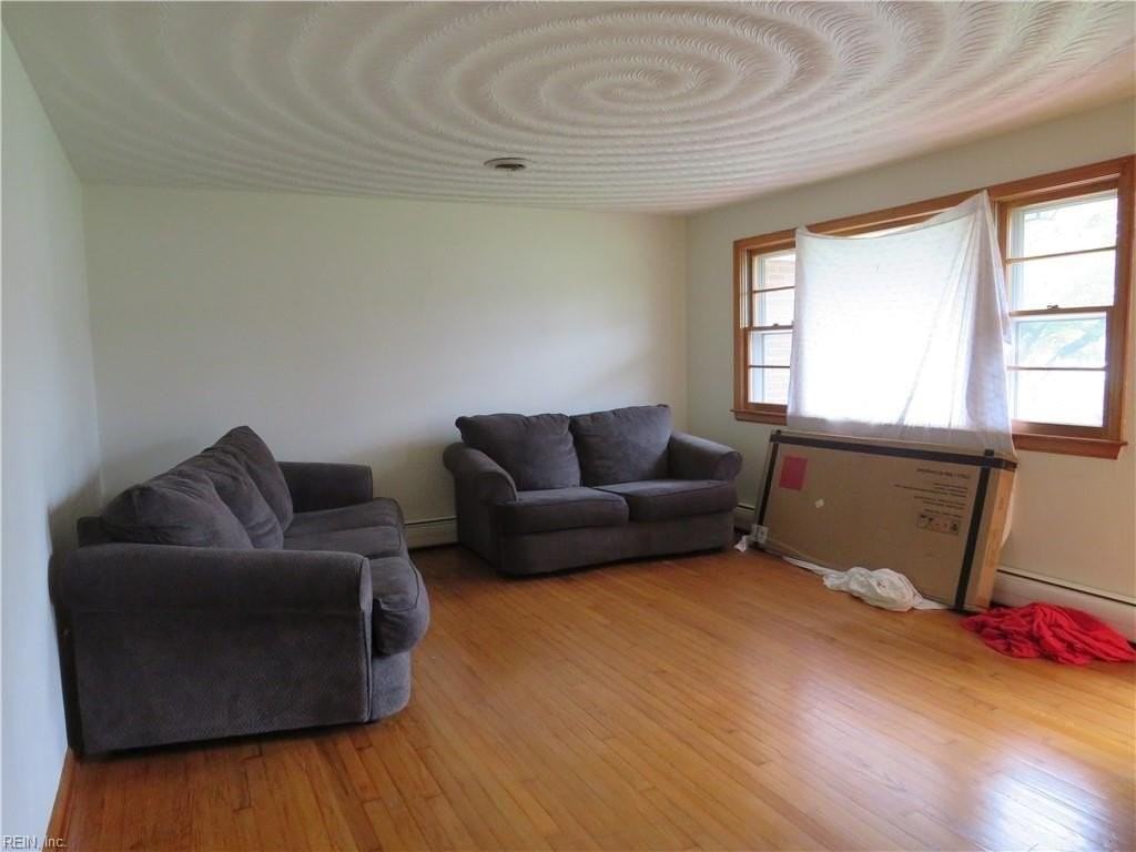 517 Great Bridge Blvd - Photo 6 of 19