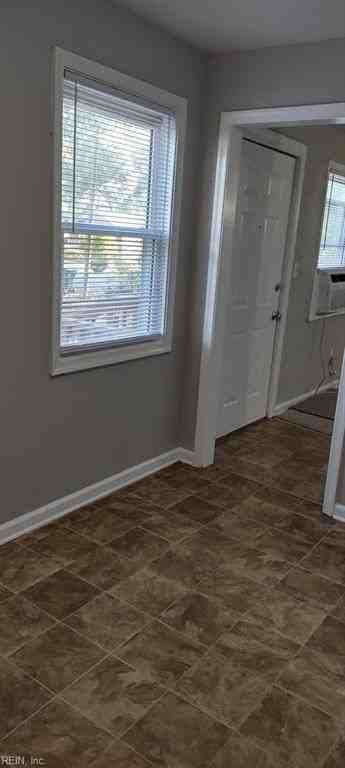 634 72nd St - Photo 5 of 14