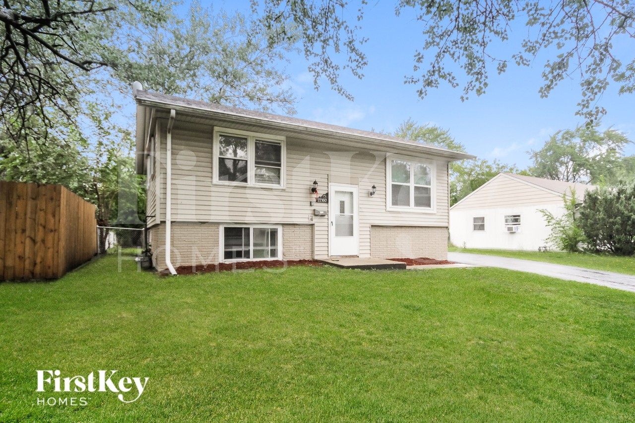 22160 E Churchill Dr - Photo 2 of 15