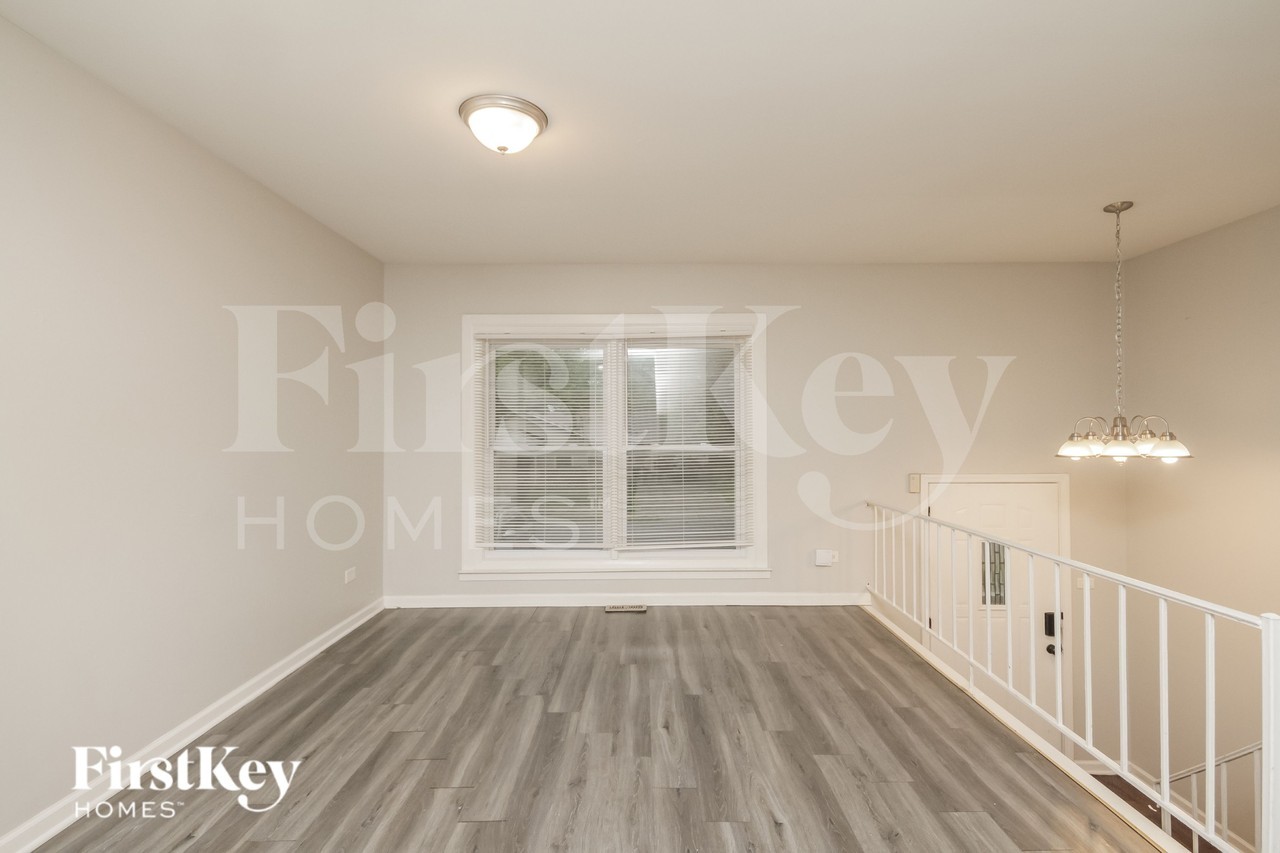 22160 E Churchill Dr - Photo 3 of 15