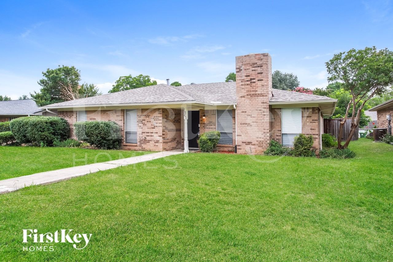 1841 College Pkwy - Photo 3 of 18