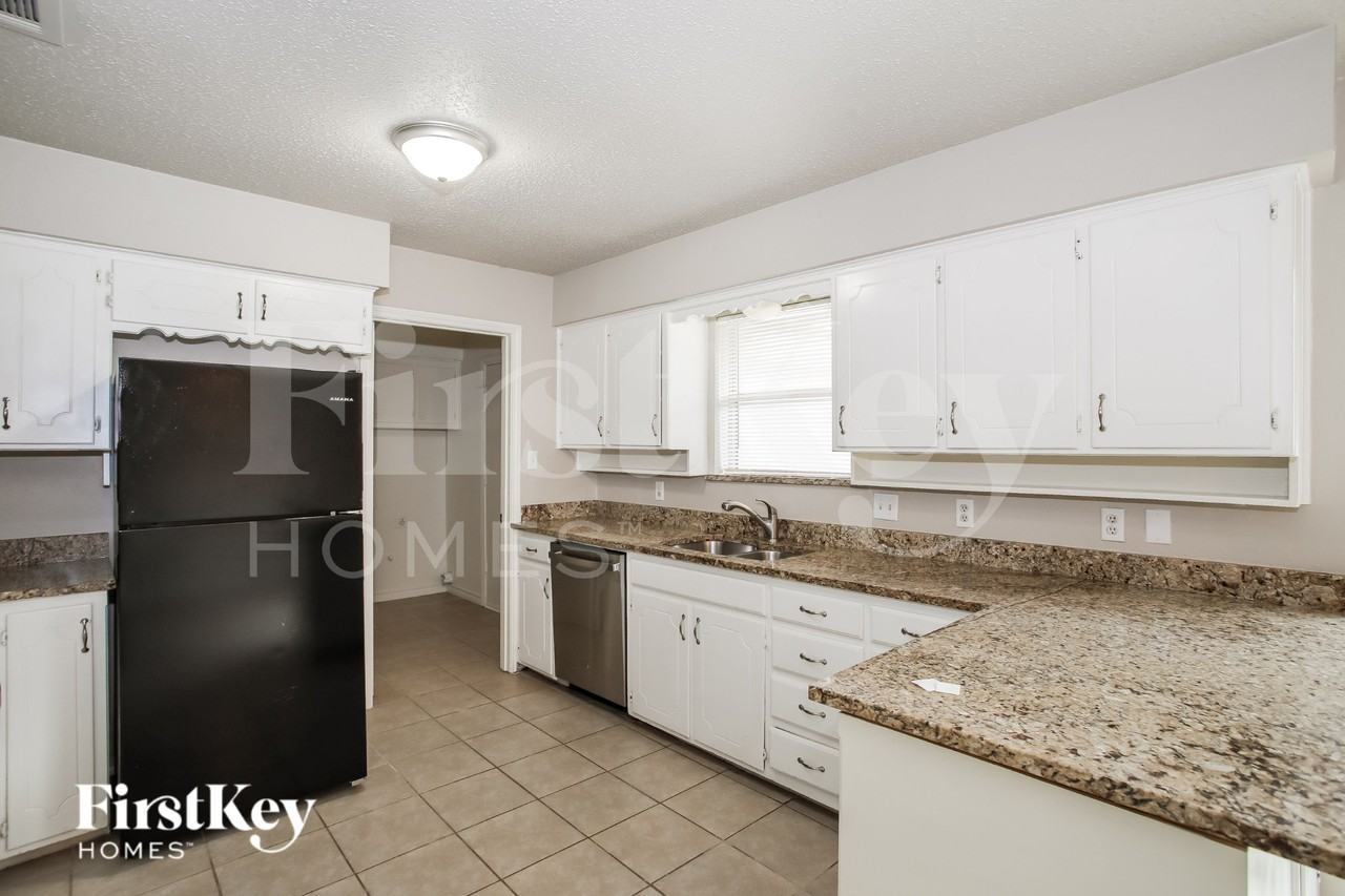 1841 College Pkwy - Photo 7 of 18