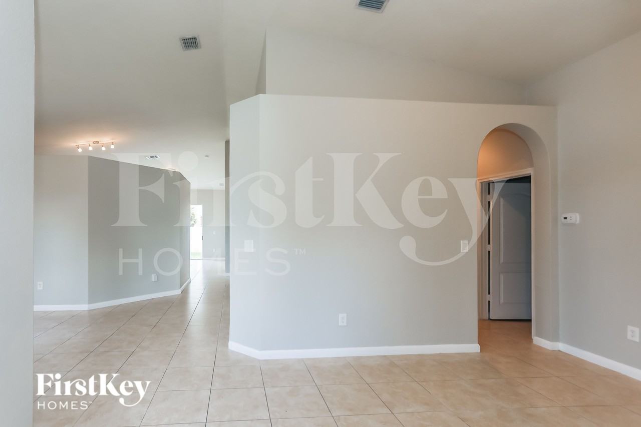 1700 Neplace - Photo 3 of 16